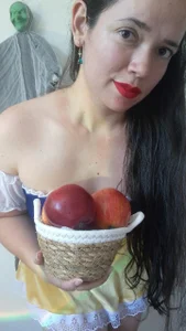 loreen_grey La reina tenía razón… esta belleza sí da miedo 💖🍎 Foto 9