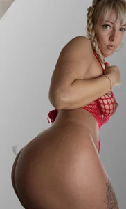 Lara_MILFGODDESS It's live now Foto 5