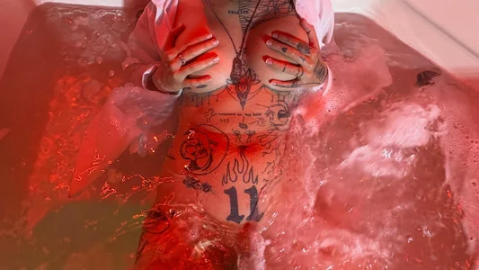 Luci_Rose Kiss me darling👄 Pic 3