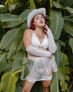 kimCosseyy outdoors Pic 4