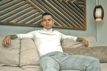 Aron_Dark Not so Dark slika 3