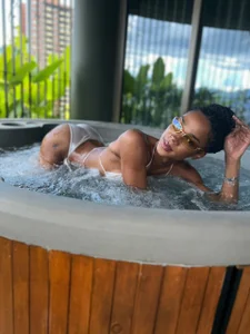 NaomiSteward Curves and a Jacuzzi...are you coming?💦 Billede 5