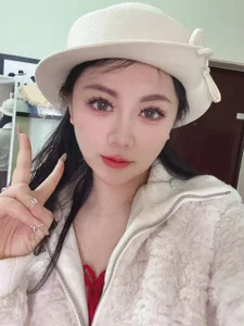 Banana-Milk69 ELLE Pic 3