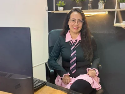 hot secretary de Lauryn_Jones  4 Imagens