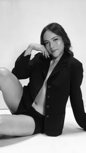 LIA__MILLER_IN BLACK AND WHITE Bild 2