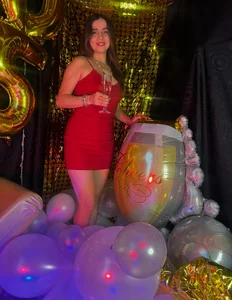 Heidy_Wells🥳🤩Happy New Year🥳🤩 Bild