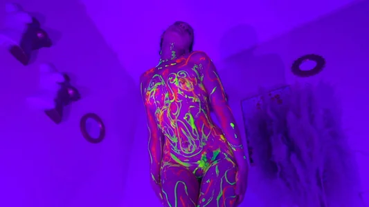 MaraVelvettのbody paintingの枚の写真