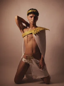 Ian_Castillo_ IAN THE GREEK BOY 👑 Immagine  2