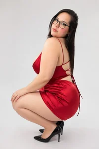 kiara_scottt I love the color red on my sexy body Immagine  4