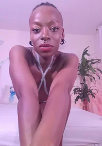 Coco_Kiss Painted body 😎 Immagine  2