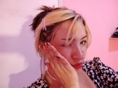 HannaJonnes_ Public Gambar