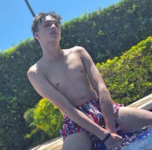 Milk_max_18 lonely day Poză