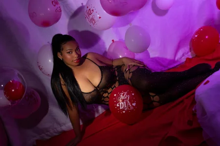 lia_mariana Happy Valentine's Day Pic