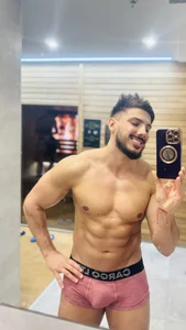 DustinKeent star 🌟  5টি ছবি