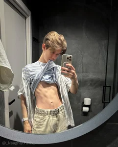 AndrewwCarter2 Public Gambar 2