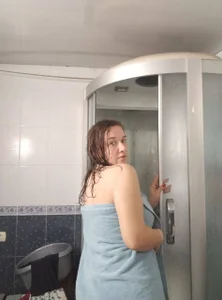 MarthaSimons shower time Pic