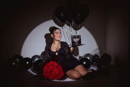 Emily_Black1のHappy 21st Bday, Emily!! 🥳の 6枚の写真