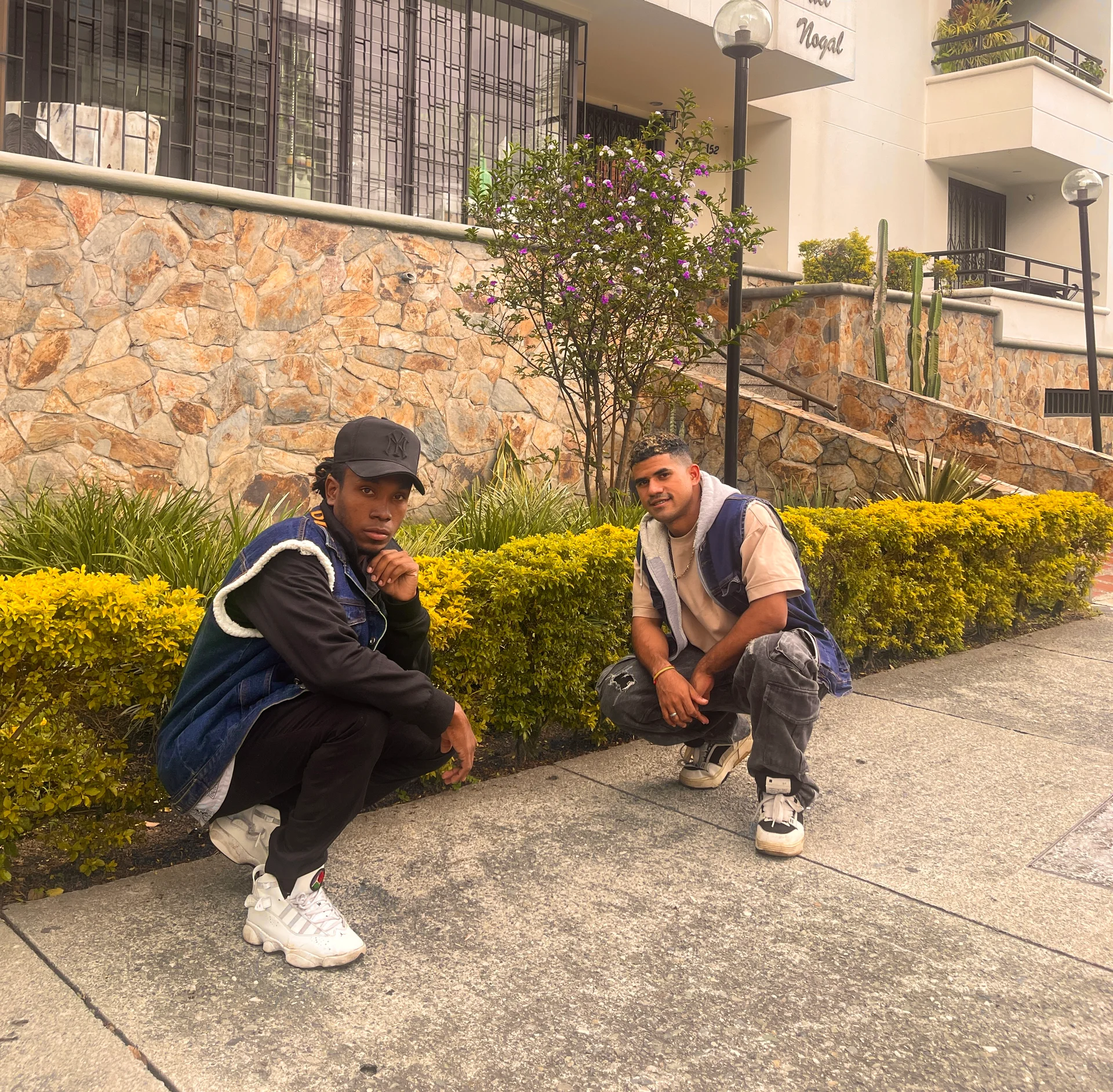 Latins_on_firePublic Bild