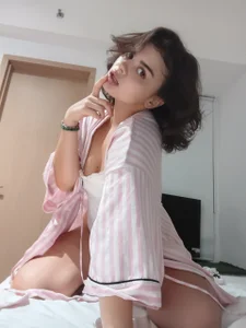damn she is hot de AriVale_  4 photos