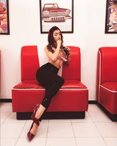 PaulinaSantos_ ✨Hot waitress✨ Immagine 