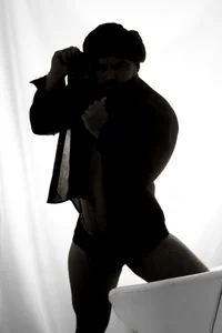 MichaelBear_: THE SENSUAL SILHOUETTE OF AN ARAB MAN 🖤🔥 ( 7 фото)