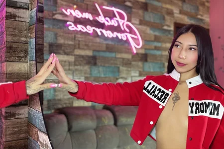 Alessia_Clarky turn on me Pic 3