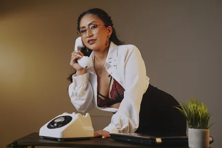 MonicaMoret: I don’t just take notes… I take control 😈 ( 2 фото)