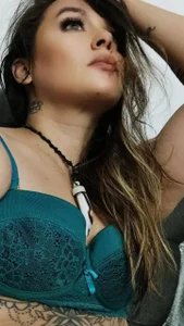 MichellHars green sexfoto 1