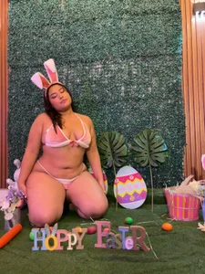 yaragarcia Happy Easter beauties!🌈🐰 Pic 4