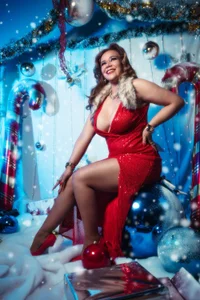 MelaniaKnauss: Christmas Photoshoot ( 7 фото)