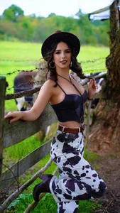 AliceAtkins Sexy cowgirl🐮 - {count, plural, one {תמונה אחת} two {שתי תמונות} many {# תמונות} other {# תמונות}}