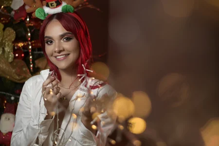 MeganLorensx Christmas Lady Pic 3