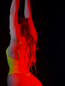 AngelAnty Would you have come closer... or just watched? 圖片