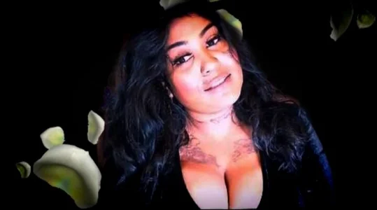 indian_dreamgirl Love Roses Pic 3