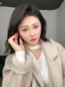 Banana-Milk69 ELLE Pic 2