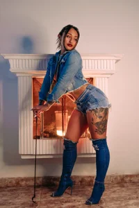 Katharina_Lopez blue jeans Poză 2