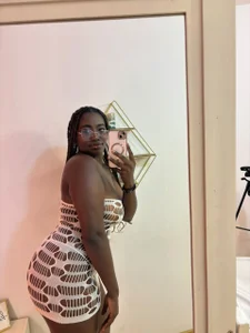 LadyGomezz Public Hình 2