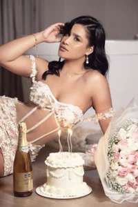 bonniekim_のMy birthday 2025 💖👑の 2枚の写真