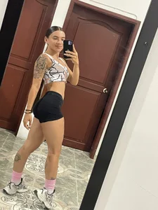 aitana_baker_のPre Gymの 2枚の写真