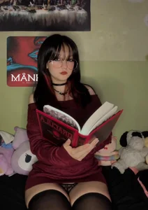 Just me 🖤🥀 de Maki_Zein_  4 Imagens