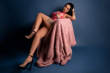 NataliaCristal: Pink Suit ( 2 фото)