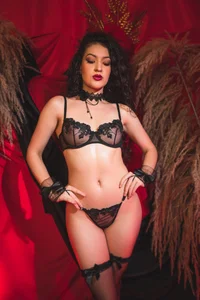 IrisLaurent Between Passion & Pleasure Immagine  3