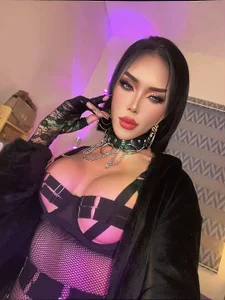 Premium_Womanhood kullan ıcısının LOOK INTO MY EYES albümü -  3 fotoğraf