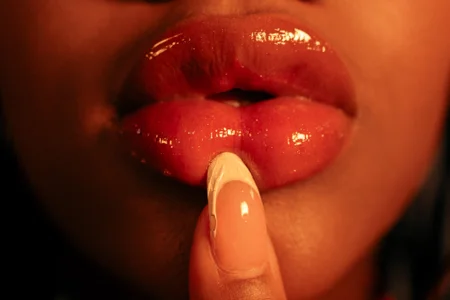 _chloe_adams Bite my lips👄 Pic