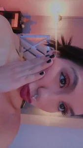 zoe-moreau 🖤🕷😈 Bilde 4