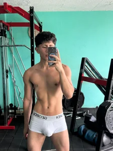 appreciate my beautiful body 😎💪😏 de AndyJustgame_  2 Imagens