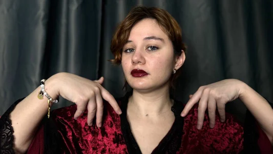 Zdjęcia ElizabethRedWings hold my shoulders:  5