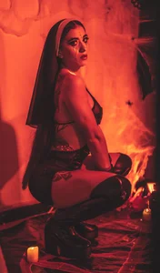 SharonSander Nun 🙏 Immagine  2