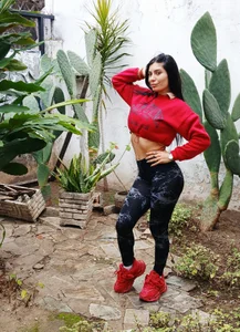 Chicavixy: Rojo contra la envidia 🫦 ( 3 фото)