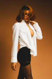 Aprillbrunette erotically daring 🔥 Bilde